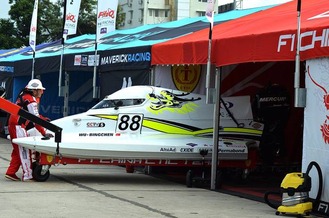 F1赛车战术板：一图看懂关键对位（商业市场视角）